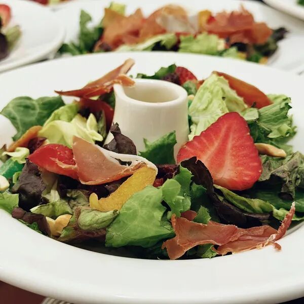 Salade au jambon cru