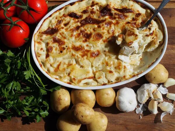Gratin pommes de terre, viande hachée, poivrons